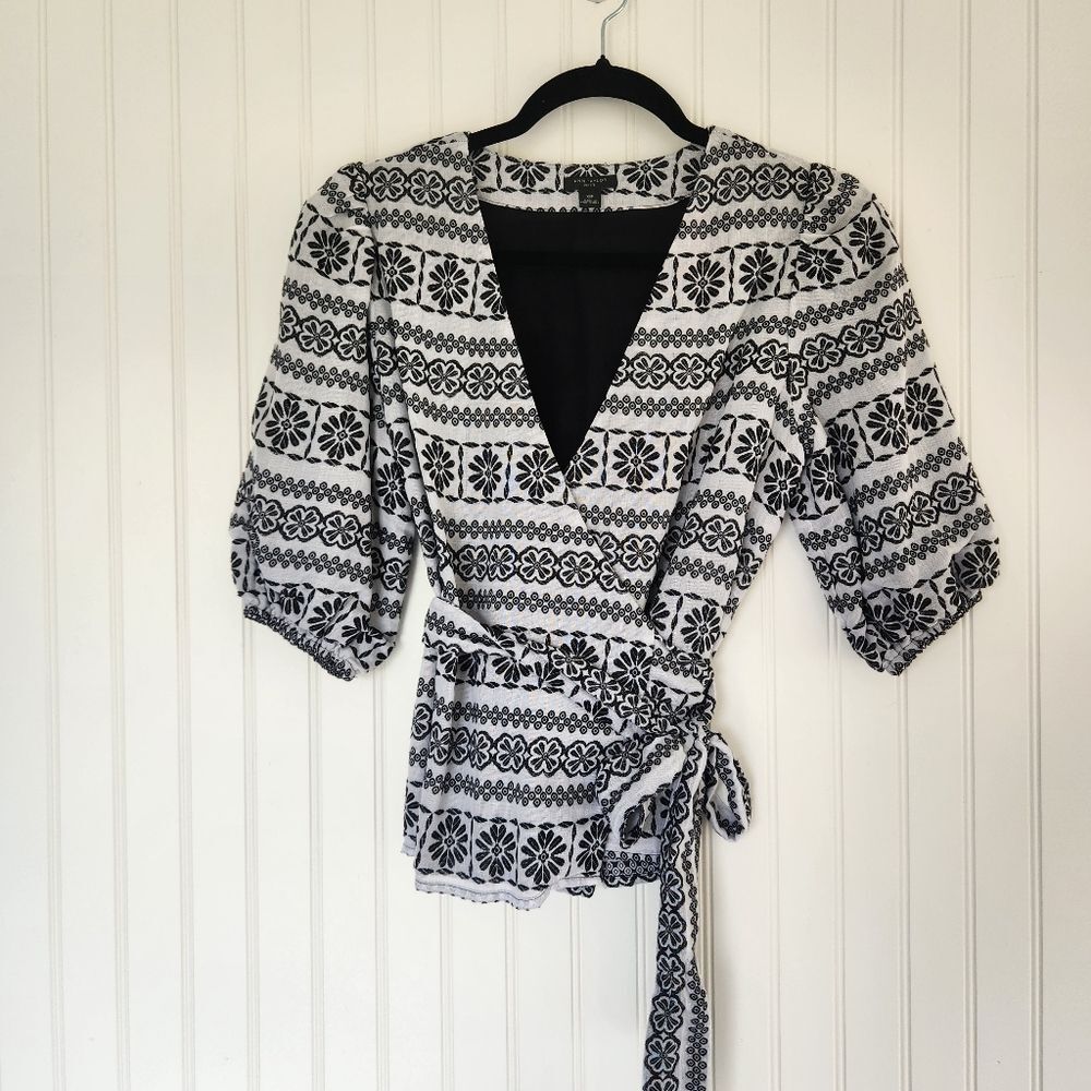 ANN TAYLOR Black White Textured Printed Cotton Blend True Wrap Blouse XSP
